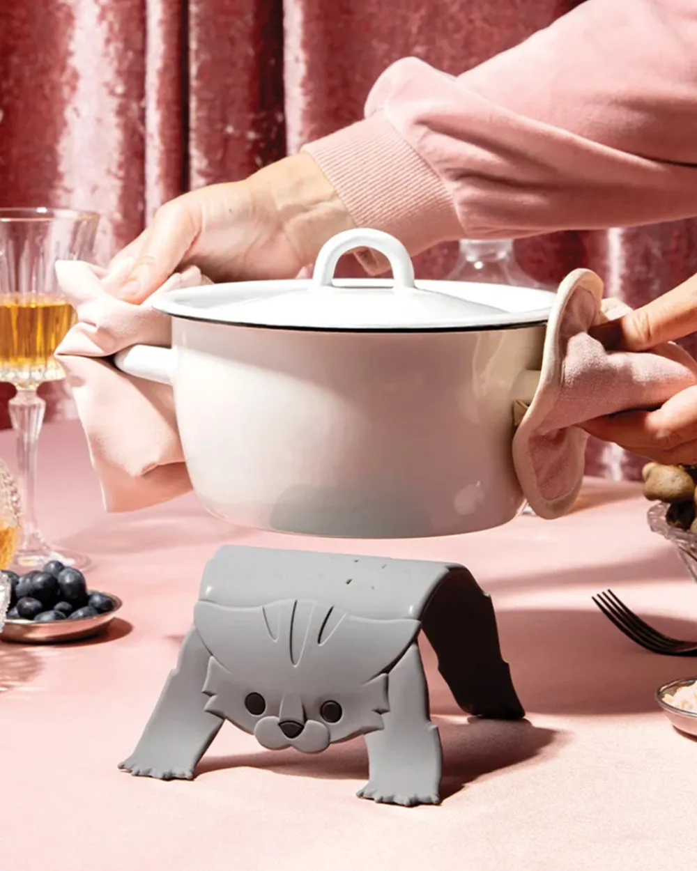 OTOTO Scaredy Cat Hot Pot Pad Holder^ Kitchen + Bar